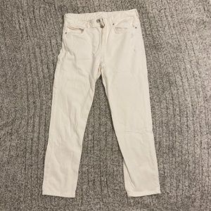 White boyfriend jeans